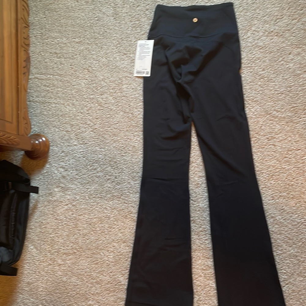 Lululemon Groove Pant SHR Flare Nulu size 4